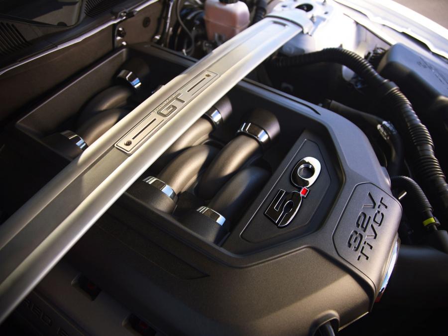  Ford Mustang 5.0 GT 2012 года  (фото 8 из 13)